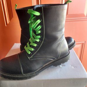 Combat boots hot topic black size 9